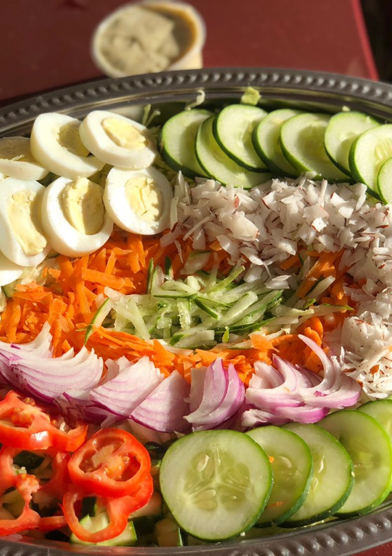 A picture of Ranch salad.
