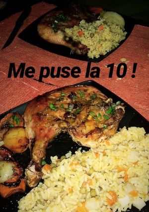 Una foto de Pata de muslo al horno con arroz a la crema y verduras al horno
