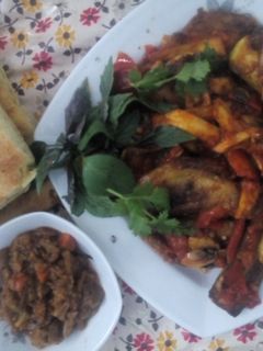 عکسی از دستور خوراک گوجه و بادمجان