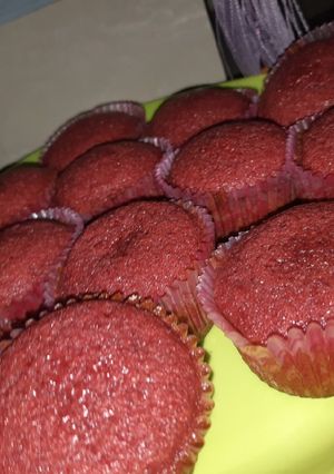 A picture of Redvelvet cupcakes.