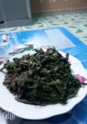 Hình của món Thịt trâu xào rau muống.