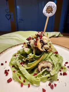 Grüne Bandnudeln mit Champignons in Lauch Sahnesoße Rezepthauptbild