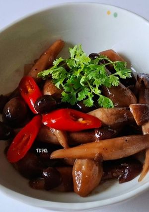 Hình của món Nấm MỐI đen kho tiêu 🍄.