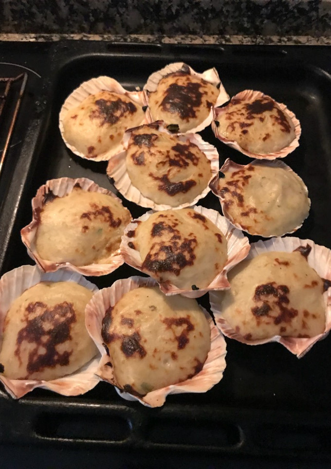 Una foto de Vieiras gratinadas con bechamel