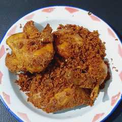 A picture of Ayam goreng telur.