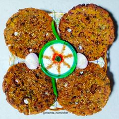 A picture of Roti Thalipeeth.