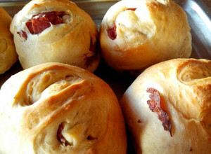 Una foto de Pan saborizado con salame