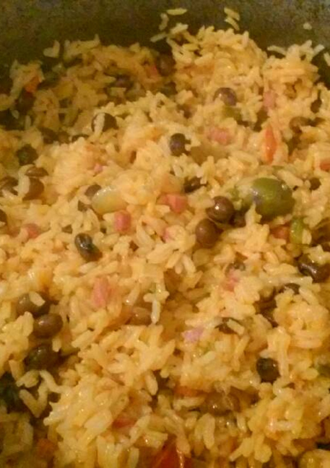 Una foto de Arroz con gandules fácil