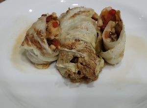 Una foto de Rollitos de col china con fajitas de pechuga de pollo