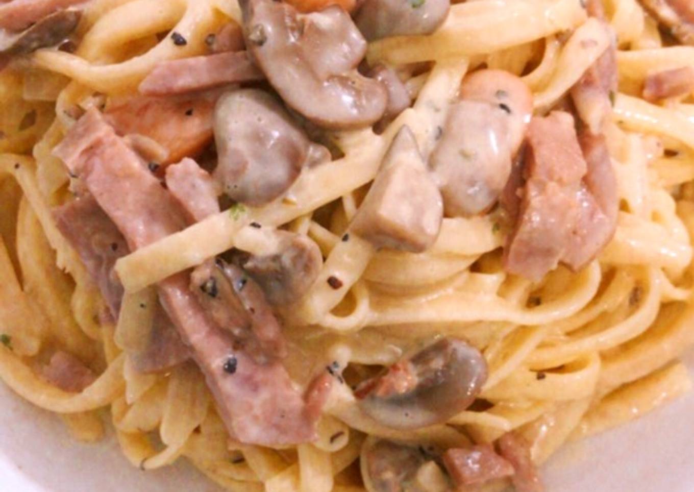 Fusilli Carbonara with Mushroom and Ham