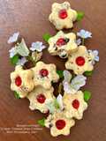 Cream cheese oreocookies with strawberry jam