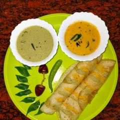 Muru muru dosa with coconut chutney A picture of Muru muru dosa with coconut chutney.