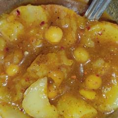 A picture of Aloo chana.