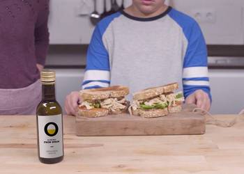 Update, Serving Recipe Shredded chicken paprika and avocado sandwich Delicious Nutritious