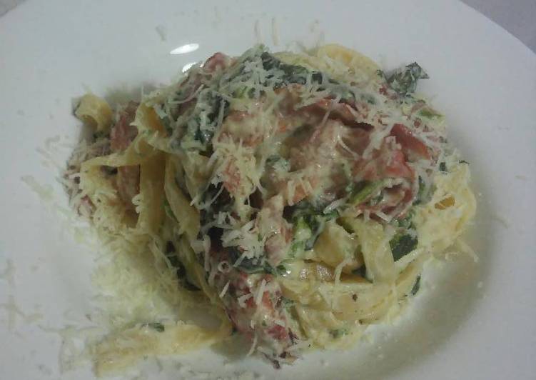 Tagliatelle with bacon and spinach