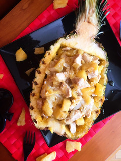 Una foto de Pollo con piña
