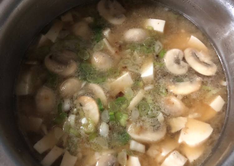 Sup miso dengan jamur