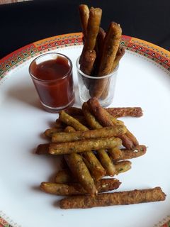 मूंग दाल के फ्रेंच फ्राइज(Moong Dal ke French fries Recipe in Hindi) रेसिपी मुख्य फोटो