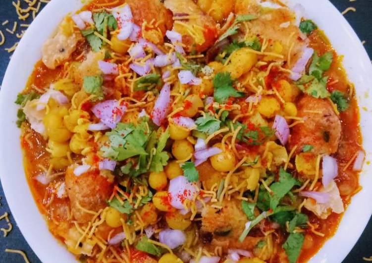 How to Make Quick Aloo Tikki Matar Chaat