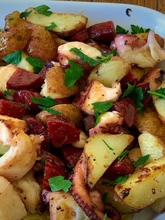 Una foto de Pulpo con chorizo