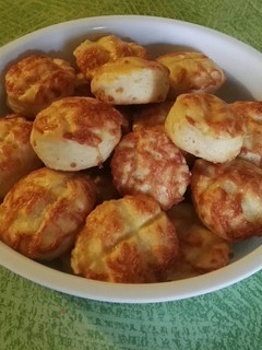 Éjszakázott sajtos pogácsa recept fotója
