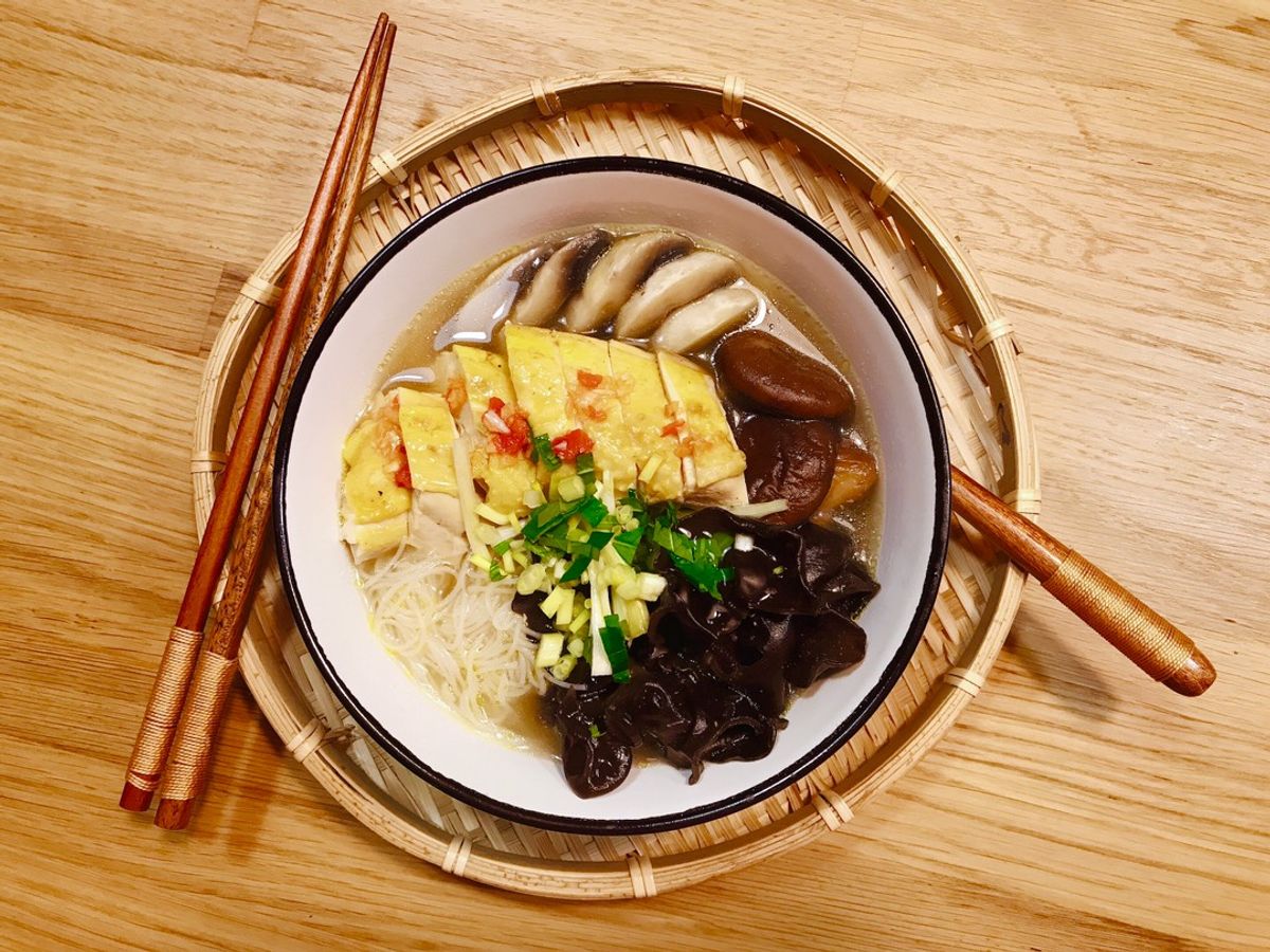 Bún Gà Nấm Nấu Gừng