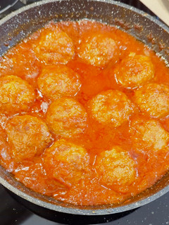 Foto de Almôndegas com molho de tomate