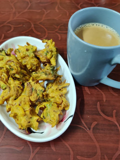 A picture of Kanda bhaji.