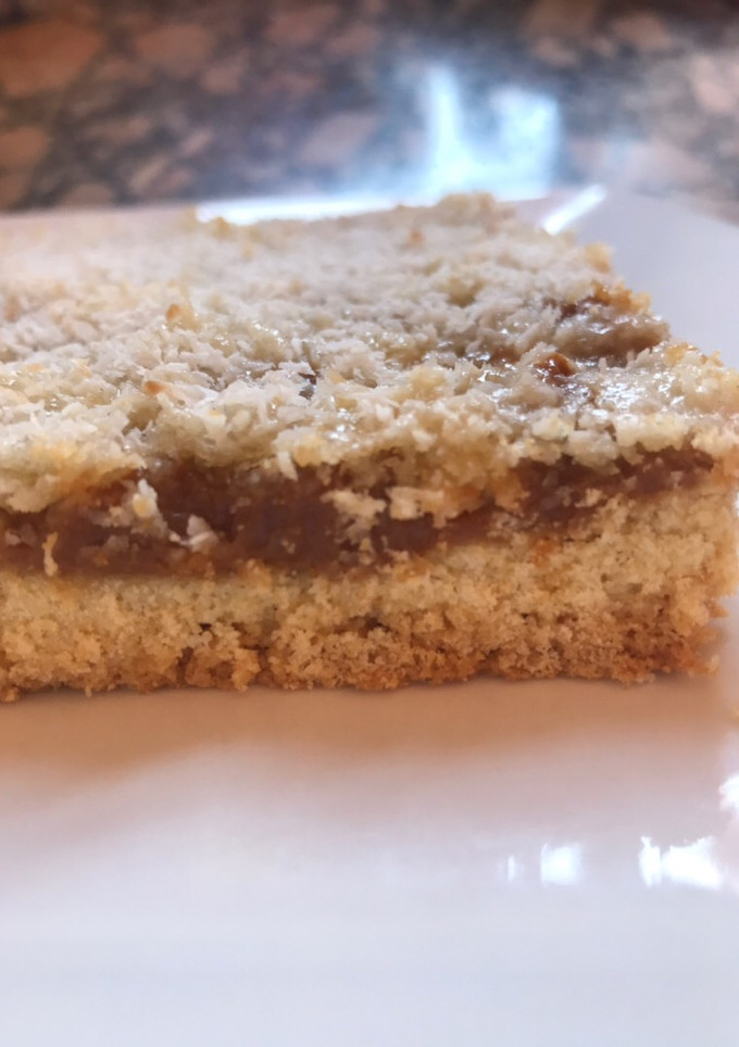 Una foto de Tarta de coco y dulce de leche