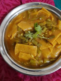 ગુવાર ઢોકળી (Guvar Dhokli Recipe In Gujarati) રેસીપી મુખ્ય ફોટો