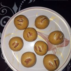 A picture of Besan ke Ladoo.