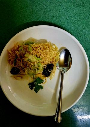 Hình của món Mì chay sốt dầu mè.