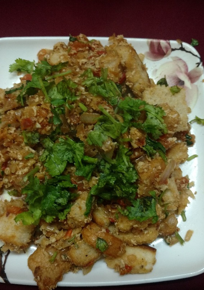 முட்டை கொத்து பிரட் (muttai kothu Bread Recipe in Tamil) செய்முறை முக்கிய புகைப்படம்