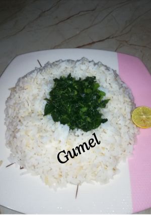 Farar shinkafa da ganye ainihin hoton girkin