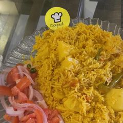 A picture of Aloo tahiri.