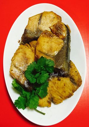 Hình của món Cá kho nước chè mạn.