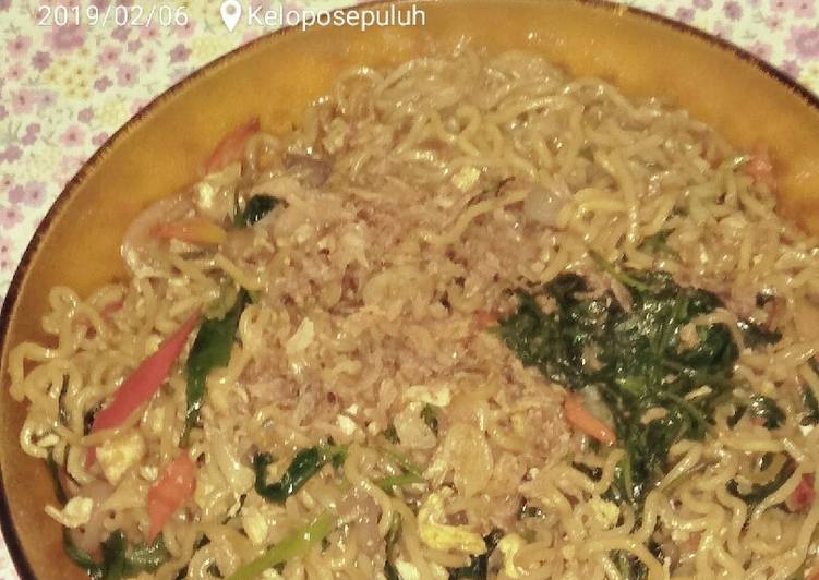 Bagaimana Menyiapkan Indomie goreng kangkung Anti Gagal