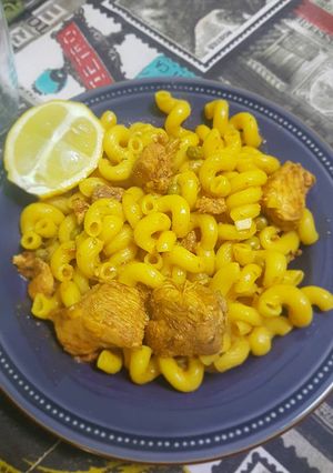 Una foto de Pollo en adobo imperio con pasta