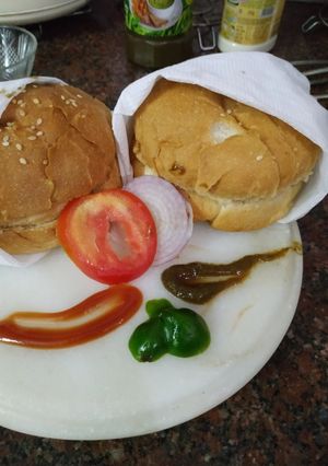 A picture of Veg cheese burger.