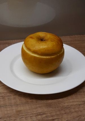 Zdjęcie przepisu Pieczone jabłka z serem i rodzynkami.