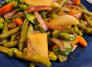 Une photo de Wok de légumes et pak Choi
