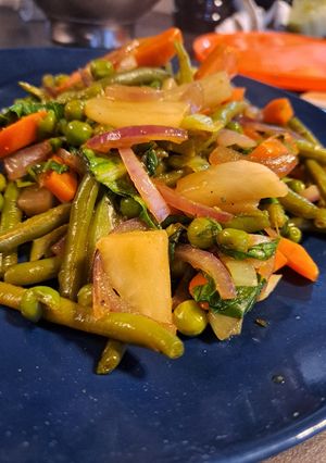 Une photo de Wok de légumes et pak Choi