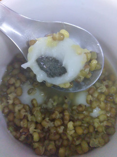 綠豆芝麻湯圓 的食譜成品照片
