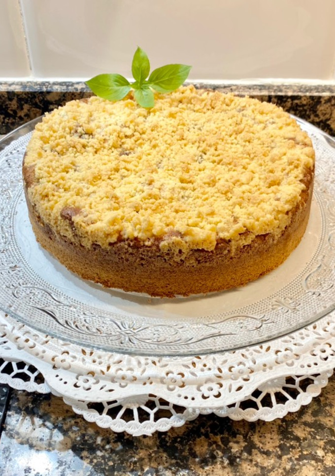 Una foto de Pastel de plátano y dulce de leche con cobertura crujiente