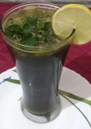 A picture of Pudina sharbat (mint juice).
