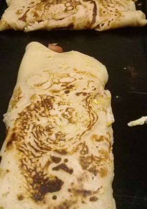 Una foto de Crepe rellenos de jamón.queso.huevo y tomate