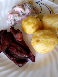 A picture of Deep fried potatoes, deep fried beef and salad.