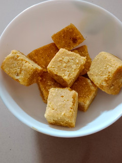 કાટલું પાક (Katlu Paak Recipe In Gujarati) રેસીપી મુખ્ય ફોટો