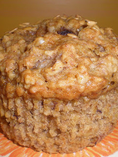 Una foto de Muffins veganos de mantequilla de cacahuete y plátano