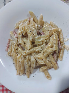 Una foto de Macarrones al queso roquefort